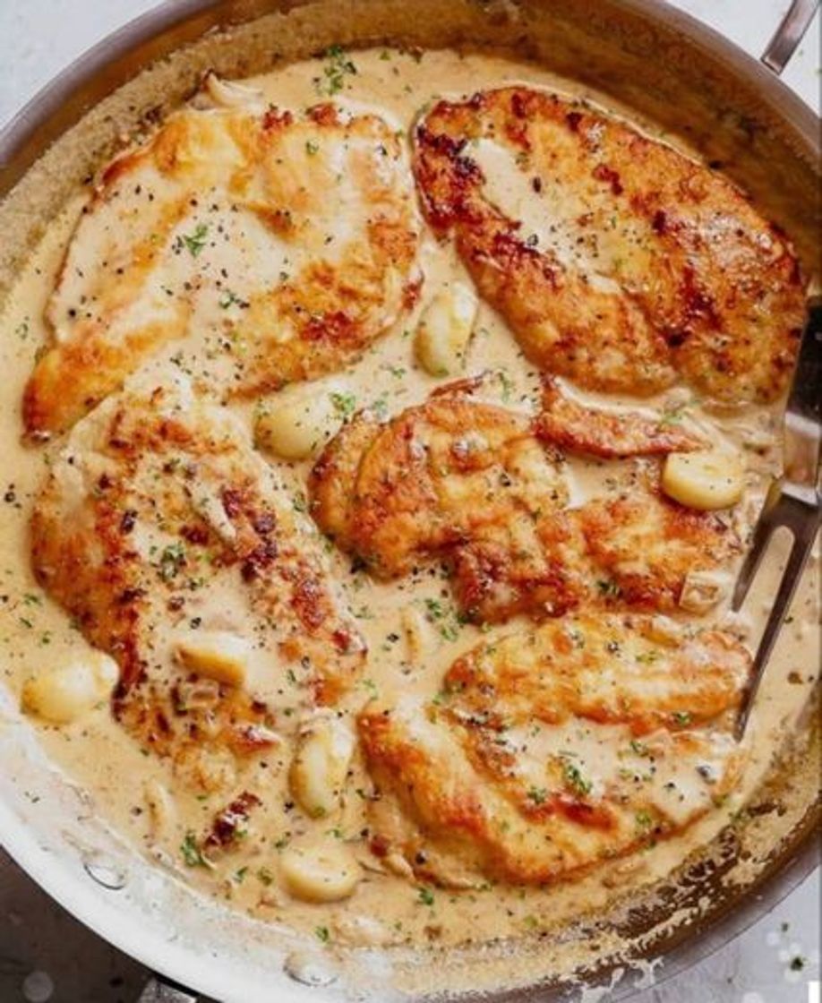 Social Peitos de frango com molho de queijo e alho