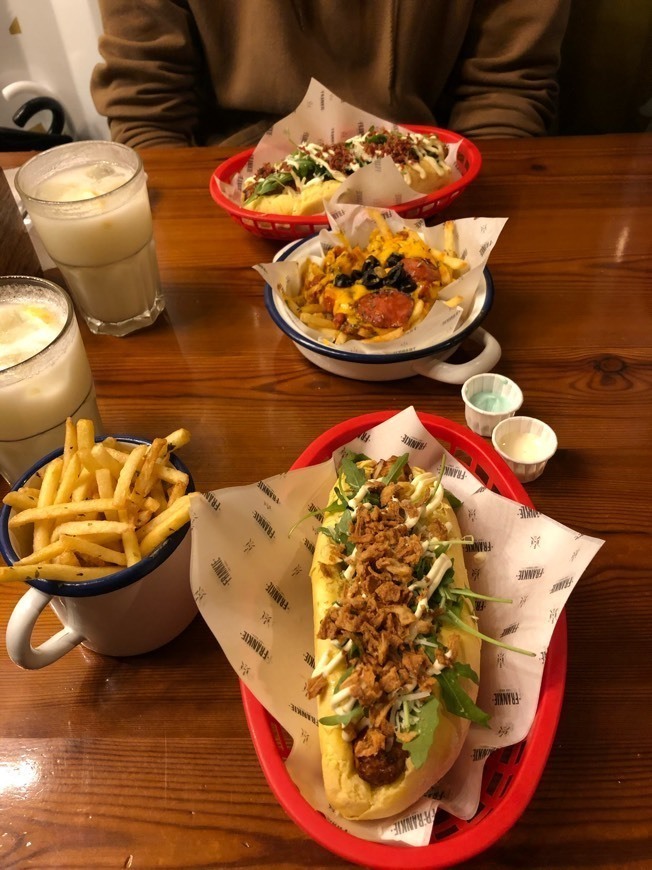 Restaurantes Frankies Hot Dogs