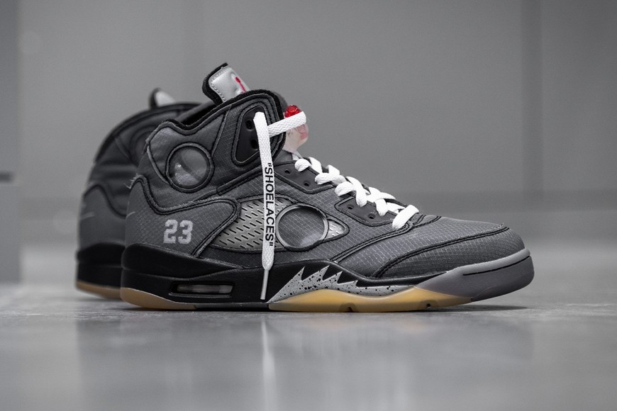 Moda Jordan 5 Retro Off-White Black

