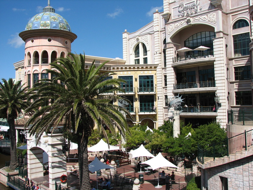 Lugares Canal Walk Shopping Centre