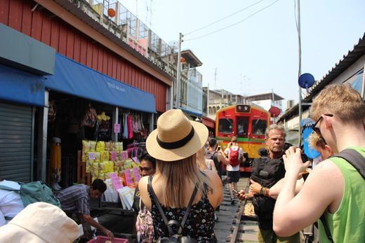 Lugar Mae Klong Train Market