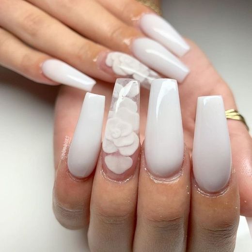 WHITE NAILS