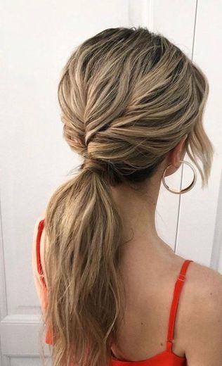 Moda Rabo de cavalo com cabelo encaracolado 