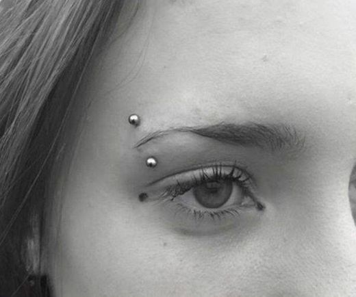 Piercing na sobrancelha 