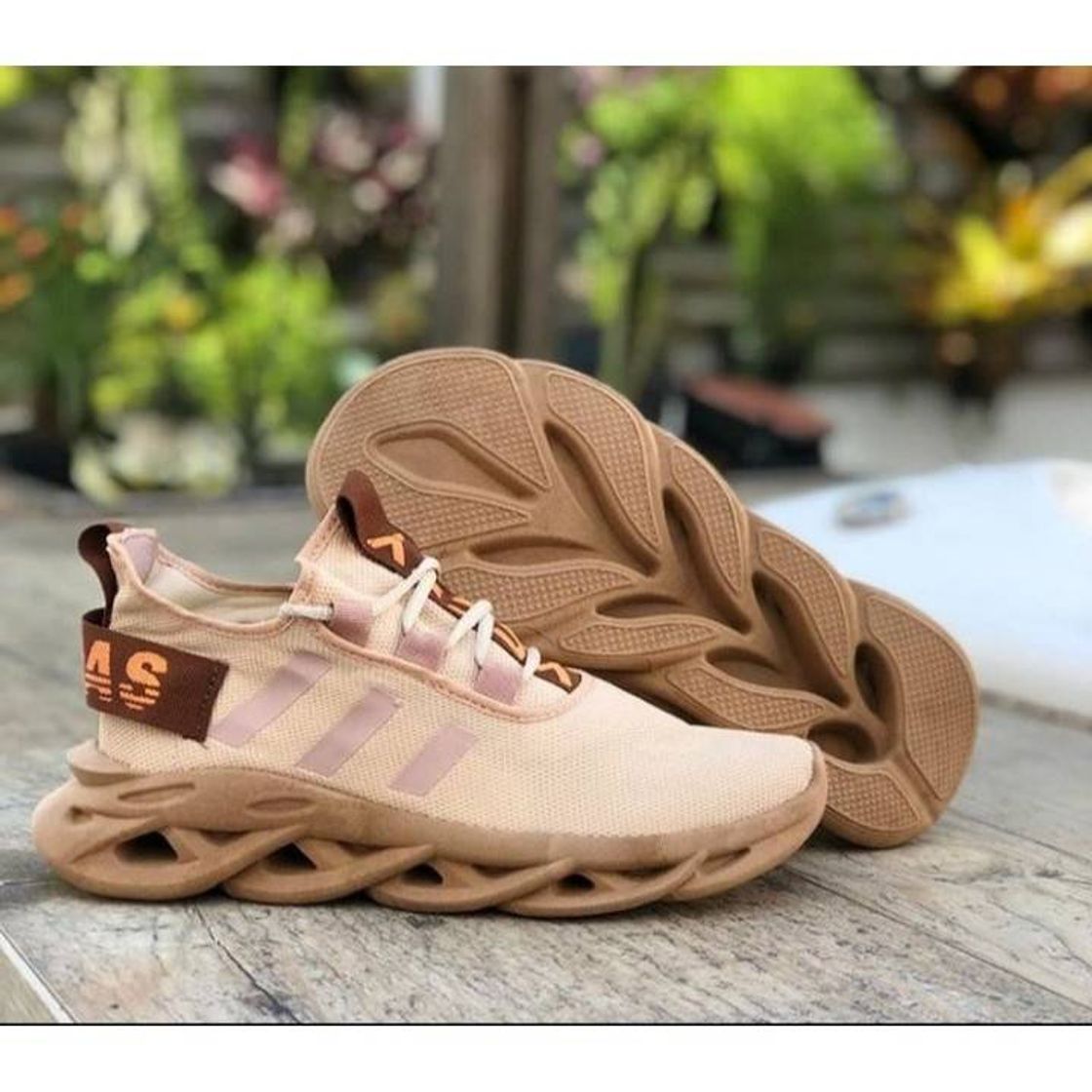 Social Tênis adidas yeezy maverick 💛