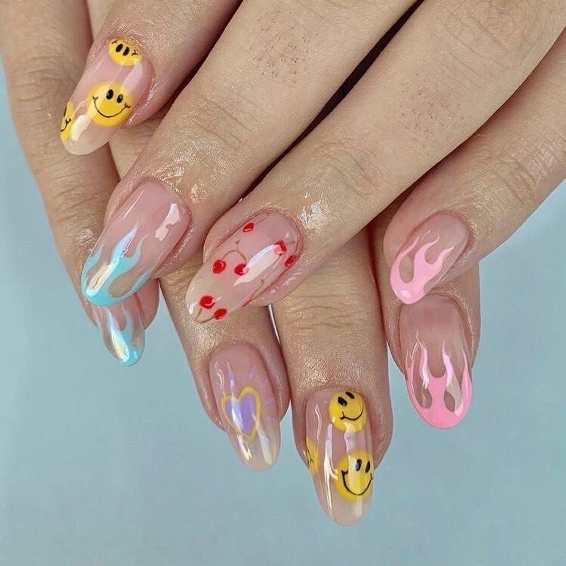 Moda Emoji nails 🥰