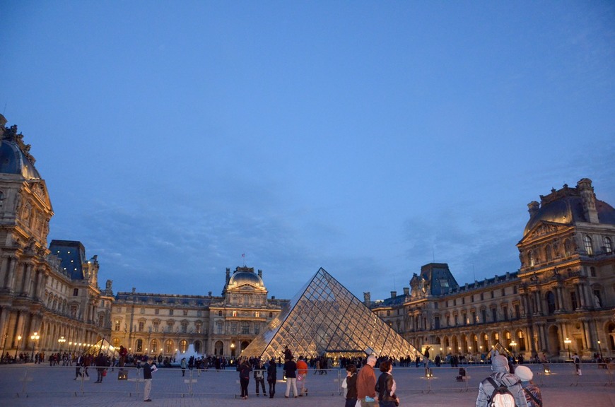 Place Museo del Louvre