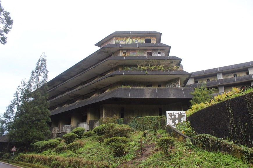 Lugar Hotel abandonado - Monte Palace