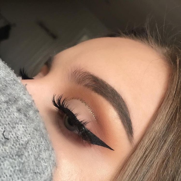 Social Makeup Revolution Ultra Eyeshadow Palette Flawless Matte Paleta 32 matowych cieni do