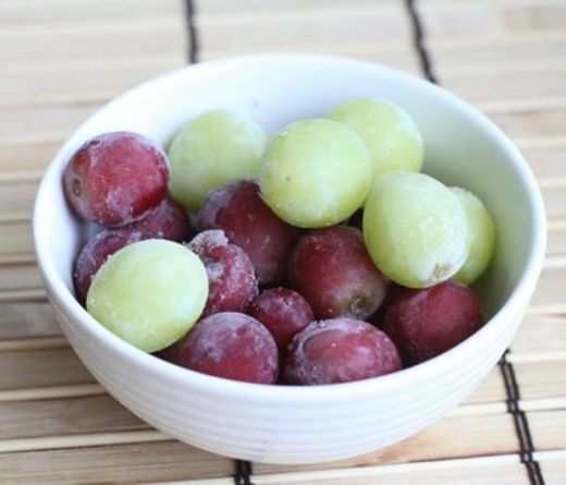 Uva congelada: o snack mais saudável e viciante para este verão ...