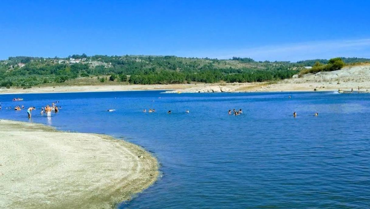 Lugar Praia Fluvial da Albufeira de Vilar