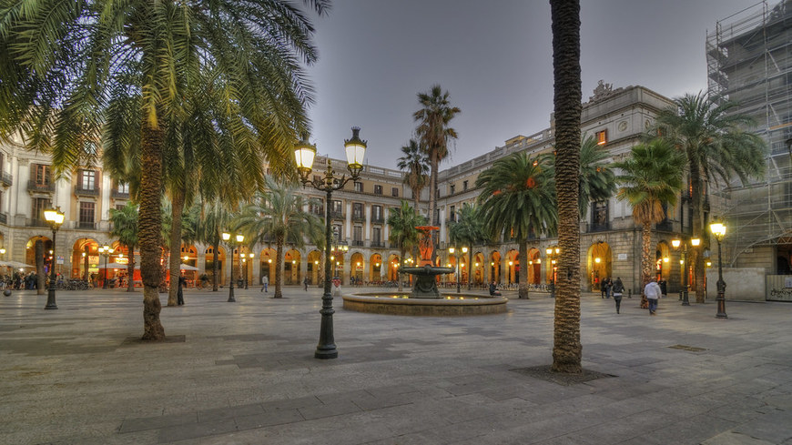 Lugar Plaça Reial