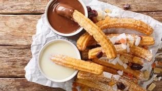 Moda Churros mit Schokoladensoße oder Vanillecreme