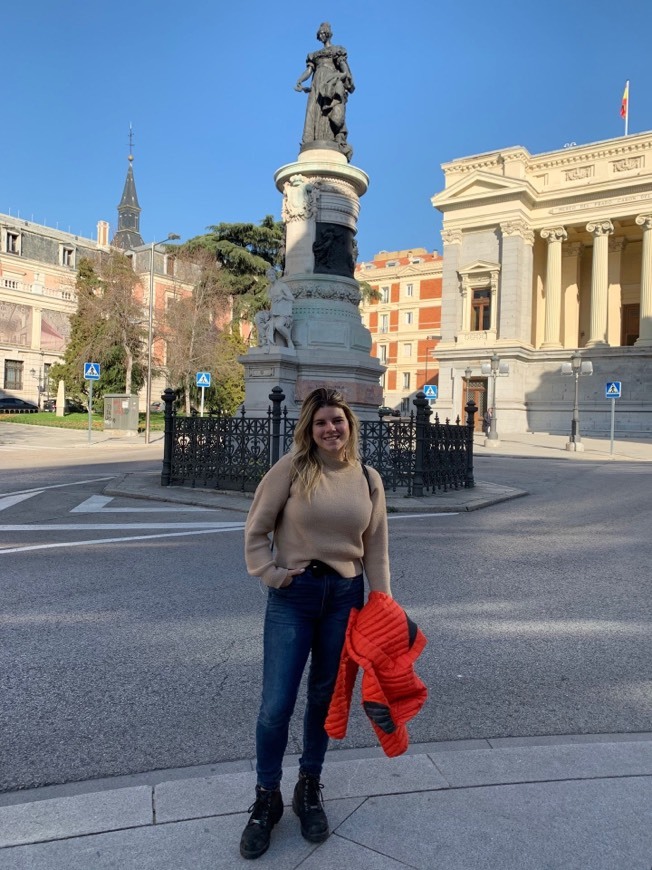 Lugar Estatua María Cristina de Borbón