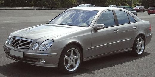 Mercedes-Benz E-Class (W211) - Wikipedia