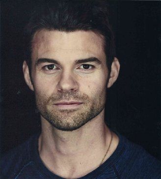 Moda Daniel Gillies - IMDb