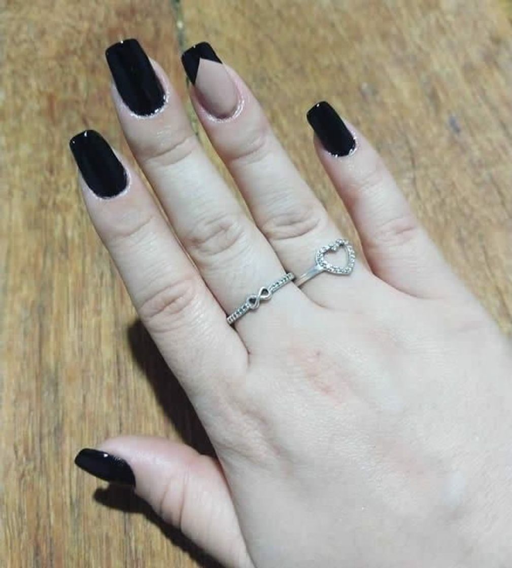 Moda Unhas pretas lindas e simples