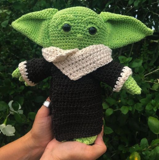 • baby yoda amigurumi •