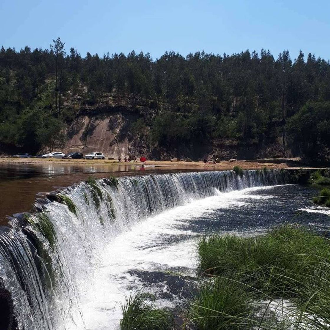 Lugar Fluvial do Alfusqueiro beach