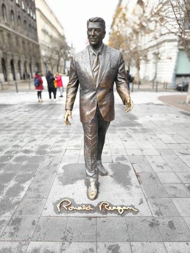 Ronald Reagan Statue