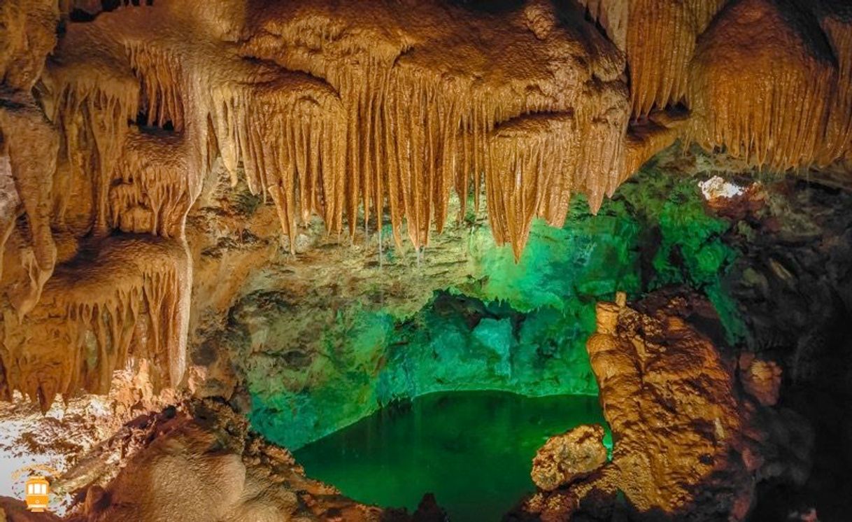 Lugar Grutas de Mira de Aire