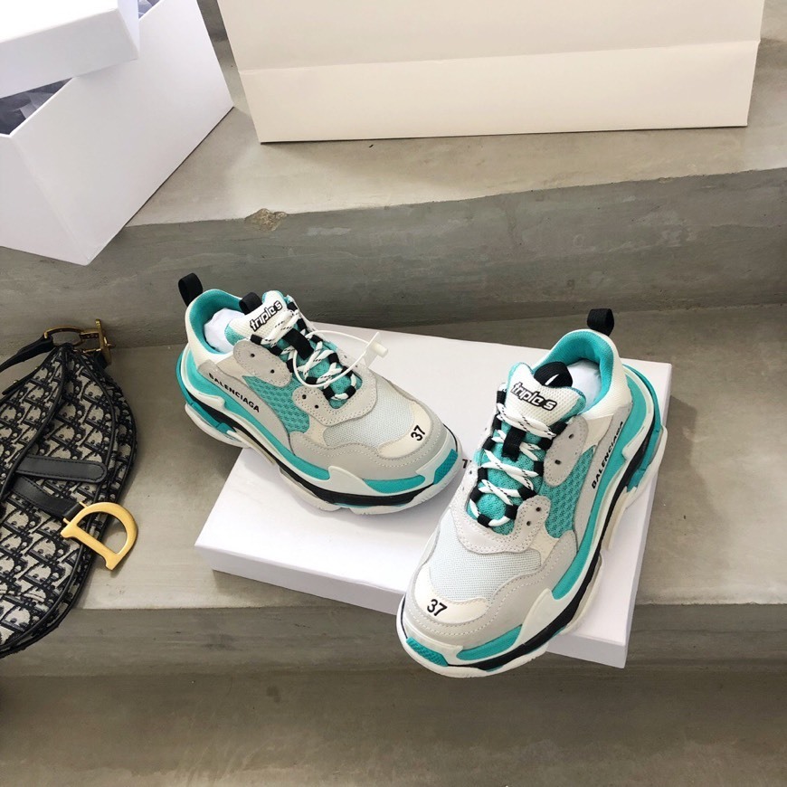 Social Balenciaga Triple S.