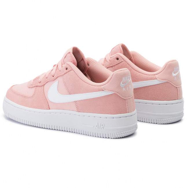 Social Nike Women's Air Force 1 '07 SE Shoe
