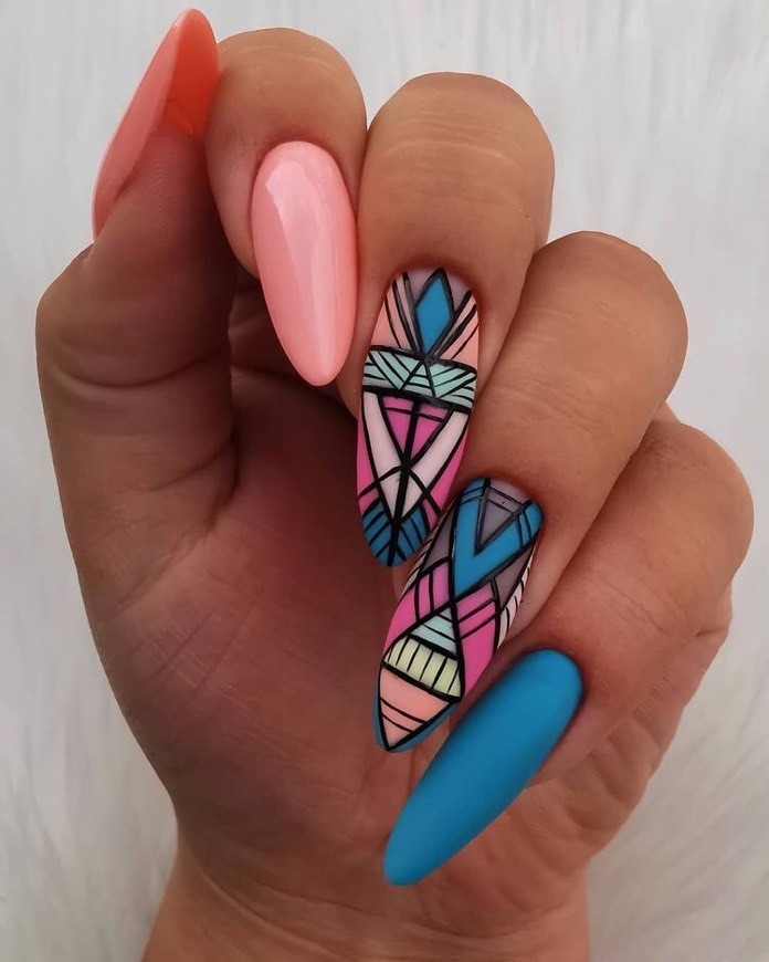 Social ColourFul Geometry