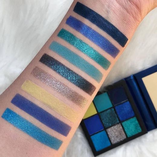 💙 Saphire Obsessions Eyeshadow Palette 💙HUDA BEAUTY