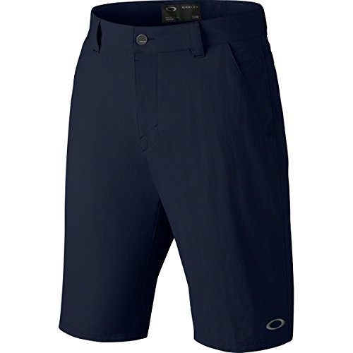 Place Oakley Men's Standard Take Short 2.5