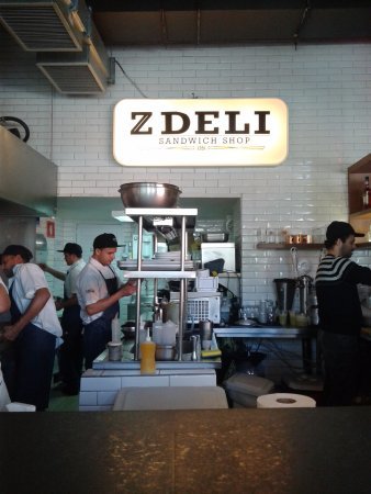 Restaurantes Z Deli Sandwich Shop