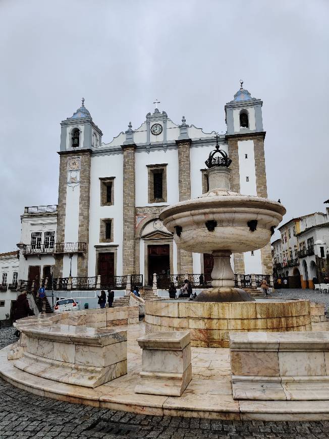 Place Praça do Giraldo