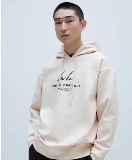 Sweatshirt with contrast embroidery 