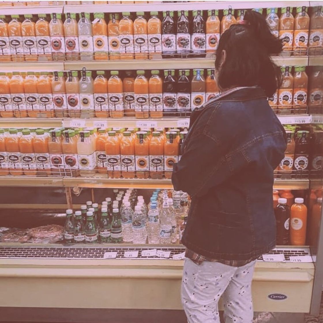 Moda Girl at the market