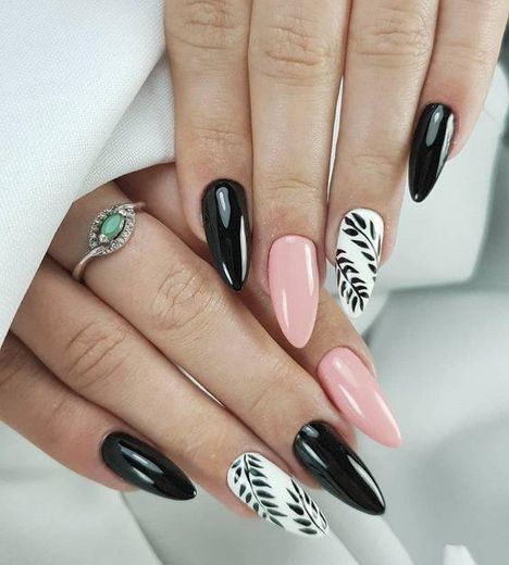 Moda Nails