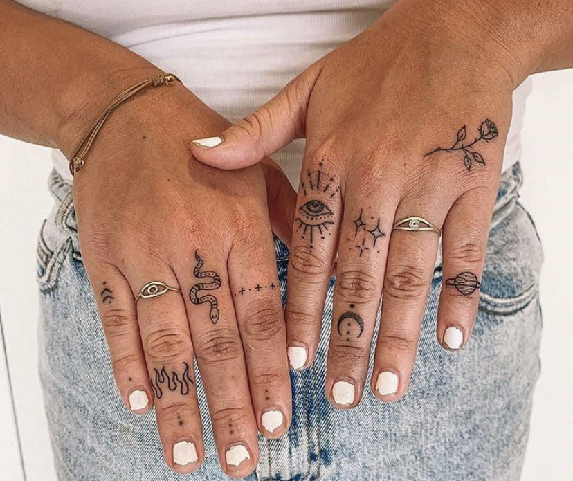 Moda Tatuaje en dedos