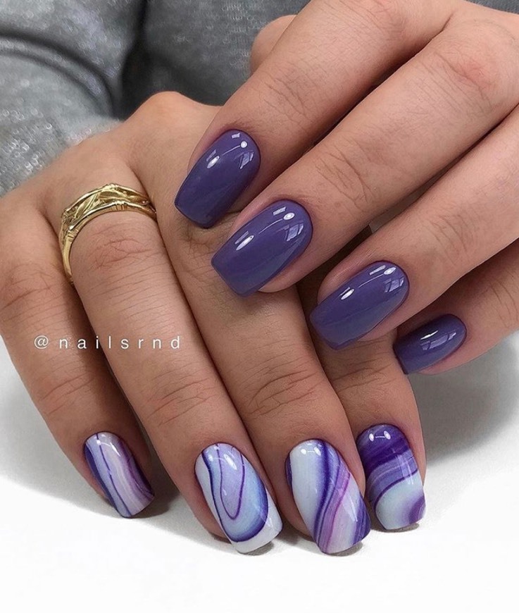 Moda UÑAS MORADAS