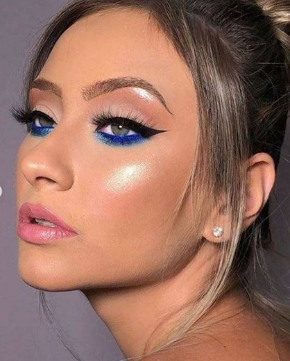 Maquiagem azul