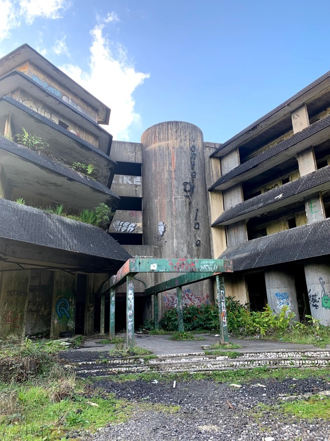 Lugar Hotel abandonado - Monte Palace