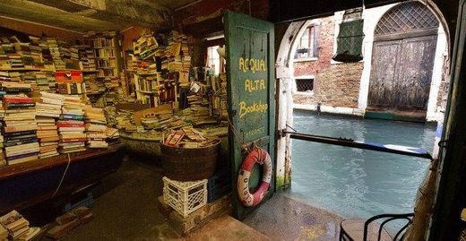 Acqua Alta Book Shop