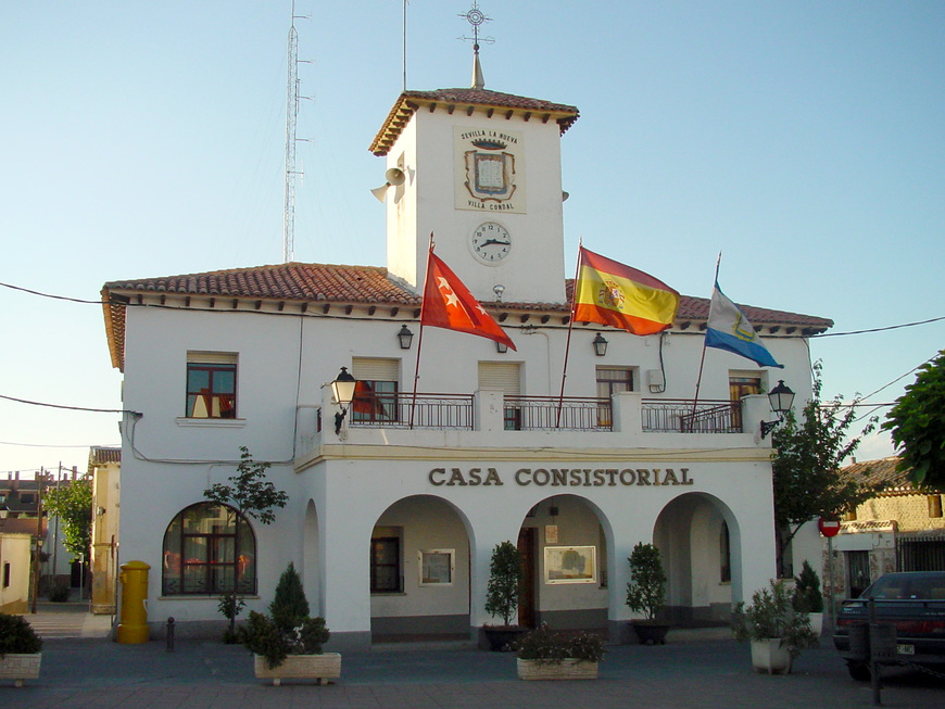 Place Ayuntamiento De Sevilla La Nueva