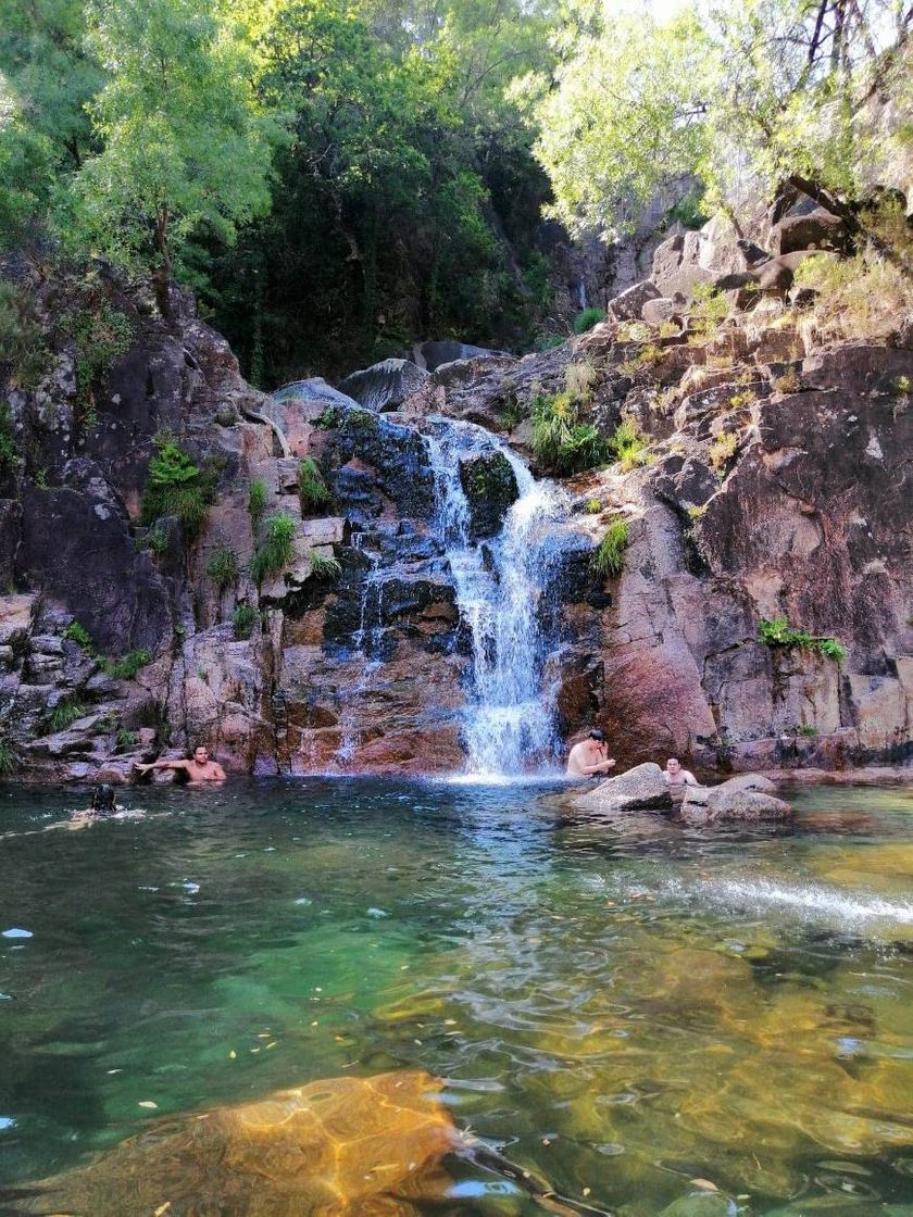 Lugar Cascata Fecha de Barjas (Tahiti)