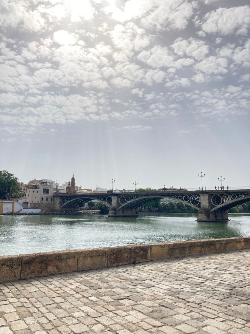 Place Puente de Triana