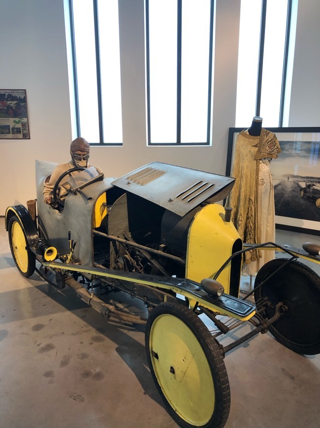 Lugar Museo Automovilístico y de la Moda