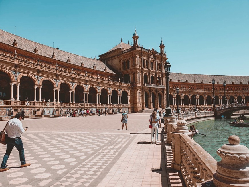 Lugar La Plaza de España