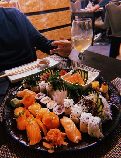 Akari Sushi Lounge