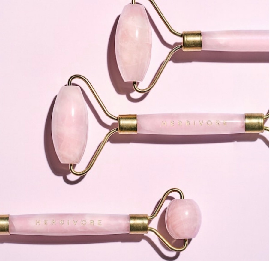 Product Rose Quartz Facial Roller - Herbivore