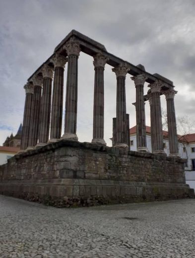 Place Templo romano de Évora