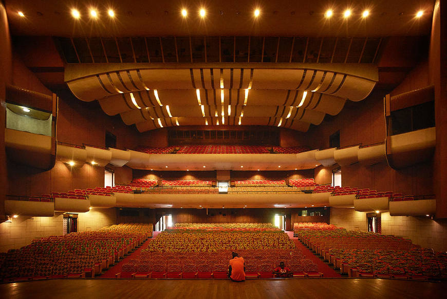 Lugar Operating National Theater