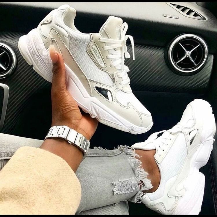 Social adidas Falcon W
